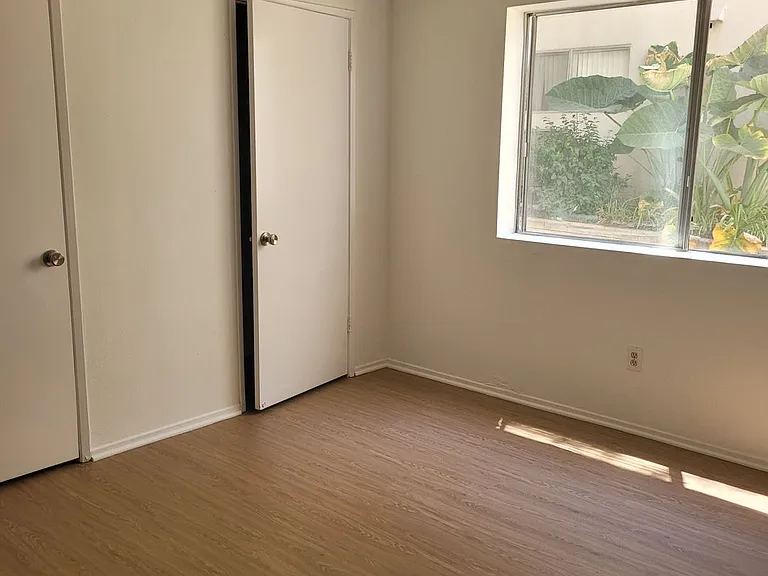 100 - Kimberly Apartments — Photo 32