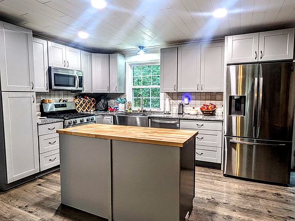 3rd image of 722 Hickory St