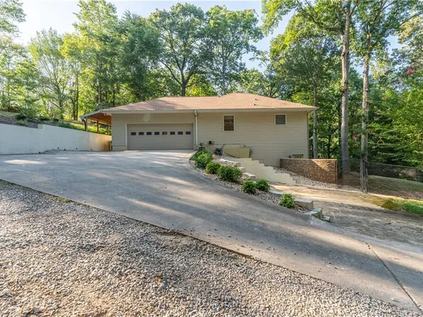 725 Nix Dr, Gainesville, GA 30501