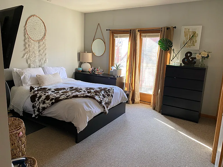1535 W Pearson St #2E — Photo 4