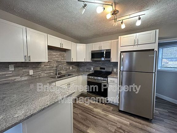 2nd image of 539 S Monroe St #1