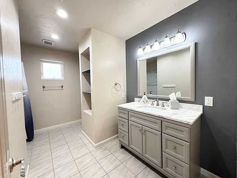 1327 S Yucca Dr — Photo 17
