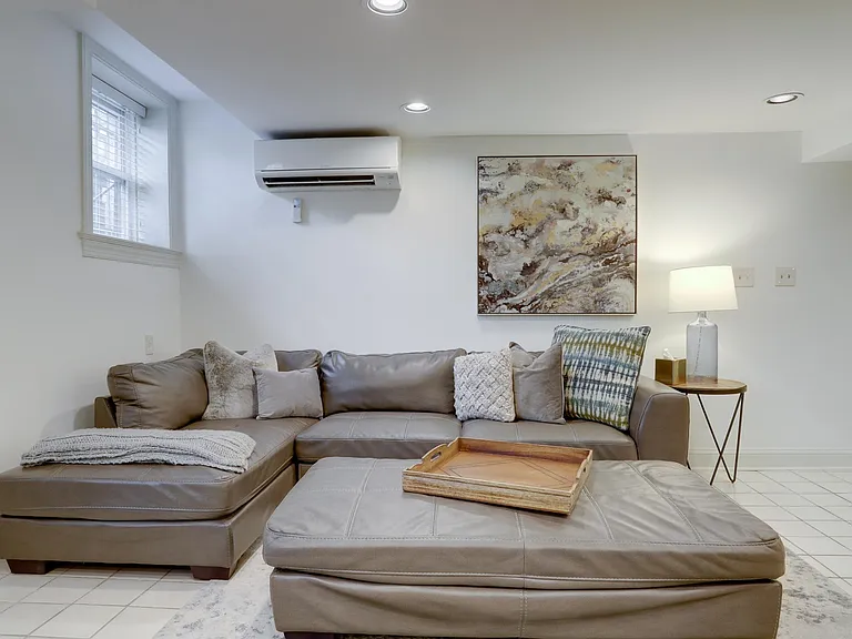400 Seward Sq SE #B2 — Photo 3