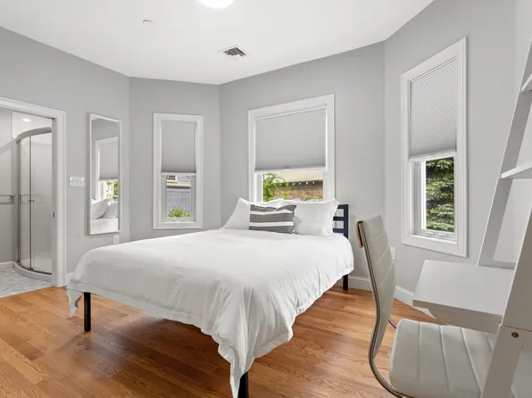 1047 Saratoga St #1, Boston, MA 02128