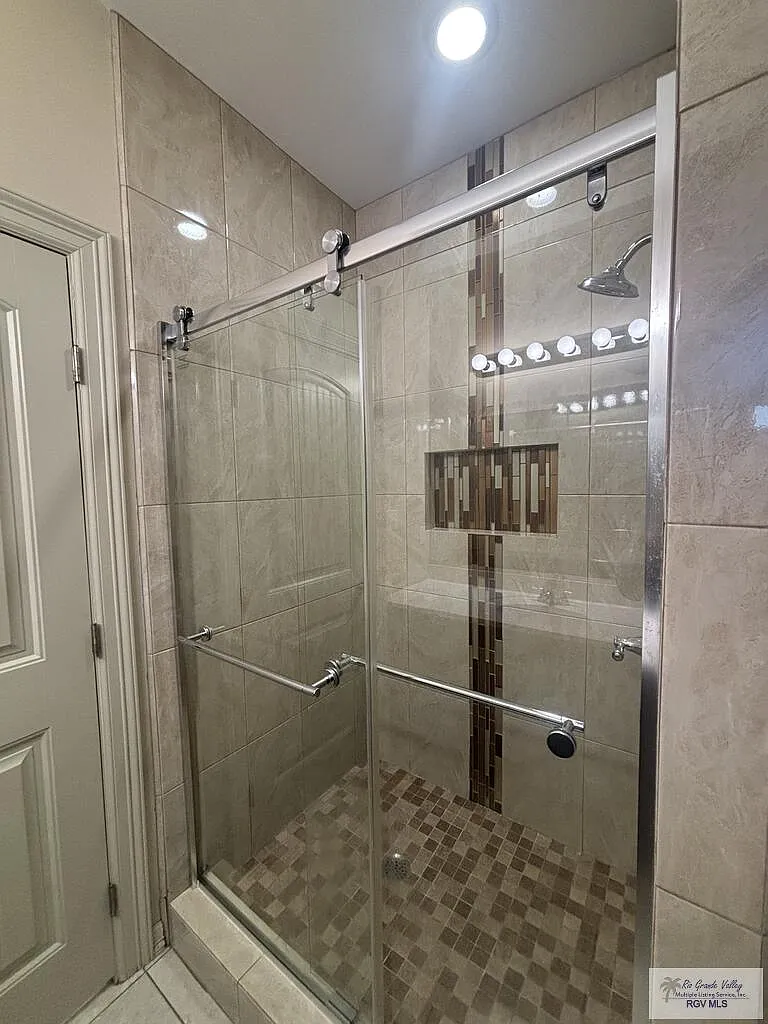 3 bed, 2.0 bath, 1300 sqft, $1,750 — Photo 4