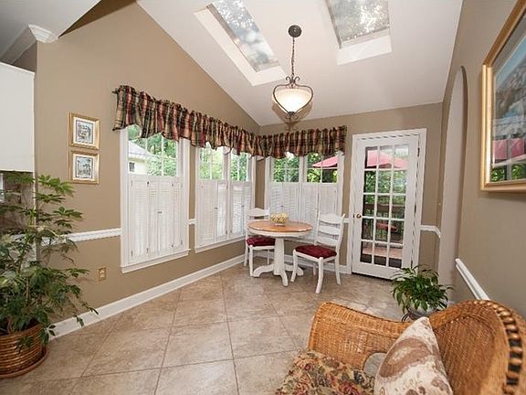 4th image of 641 Trailwood Ln