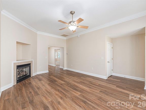5th image of 8 Kaylor Dr