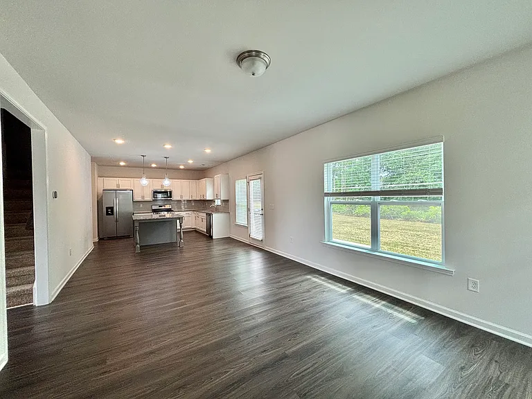 358 Falcon Ct — Photo 12