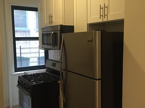 2nd image of 150 W 82nd St APT 3C