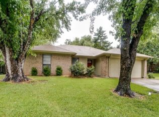 232 Shady Oaks Dr, Burleson, TX 76028