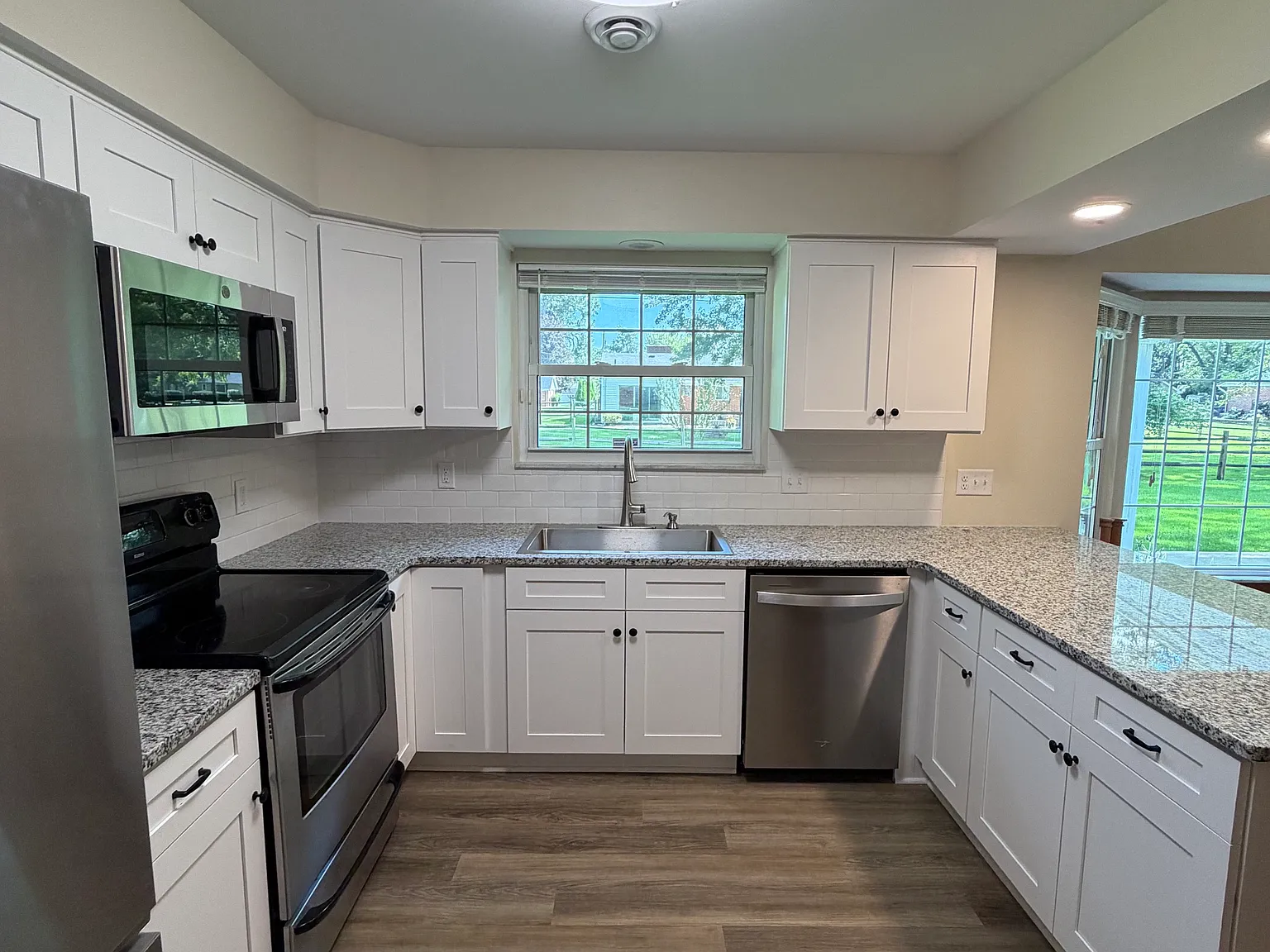3 bed, 1594 sqft, $2,475 — Photo 3