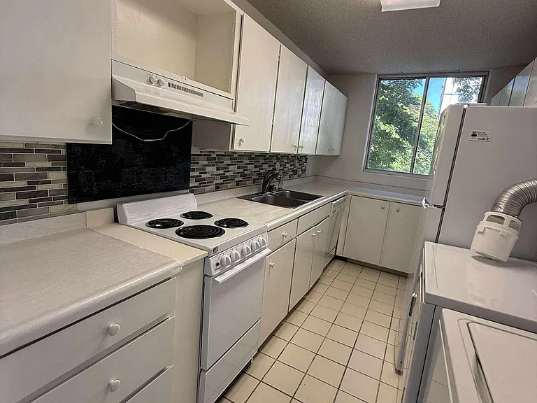 1710 Punahou St #403 — Photo 5