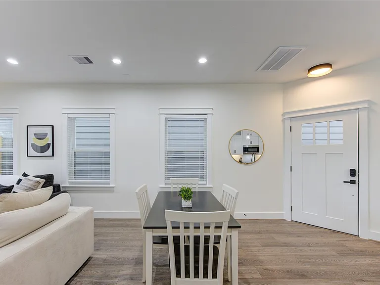 3406 Garapan St #B — Photo 11