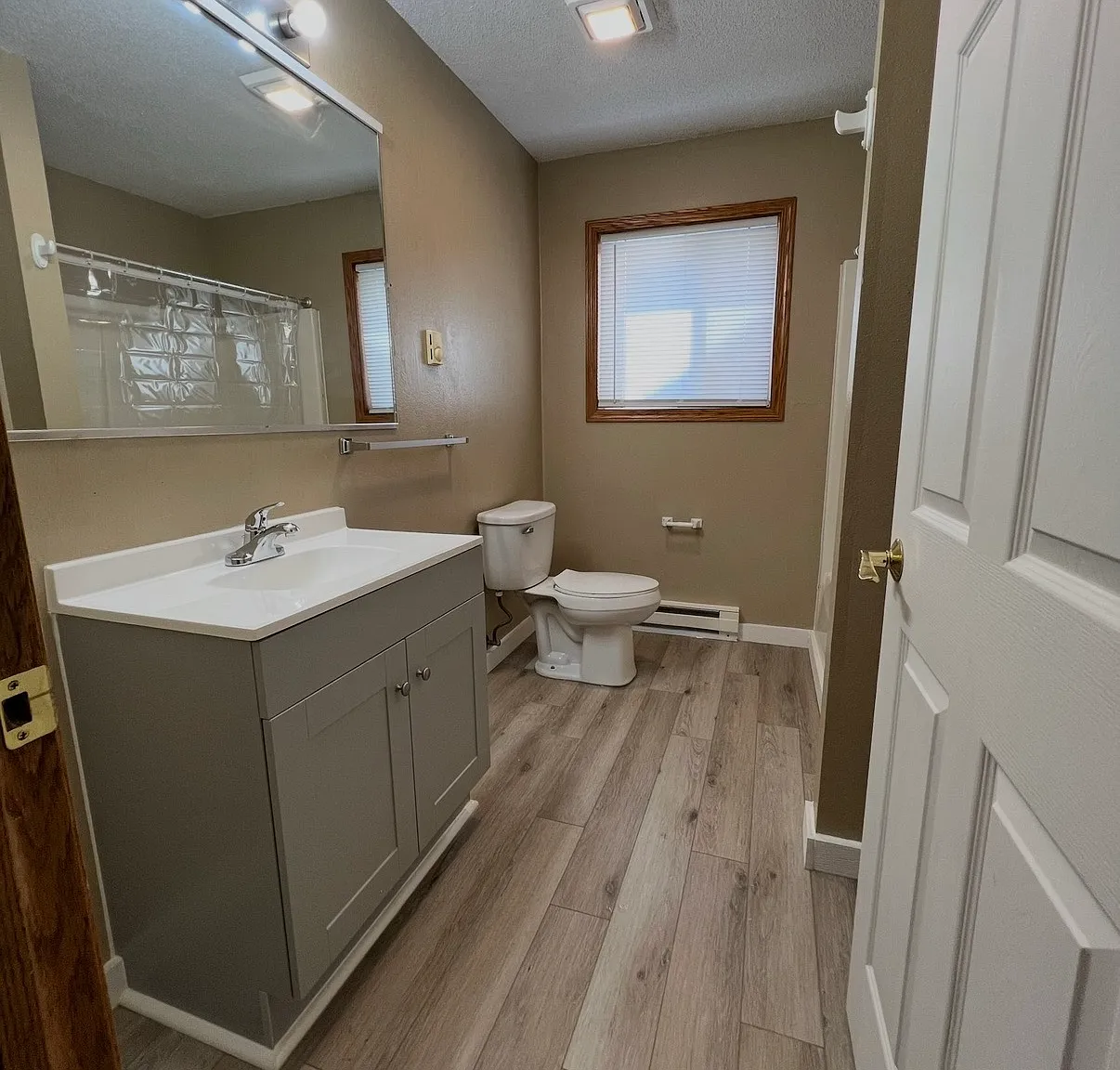 6 bed, 2000 sqft, $2,795 — Photo 3
