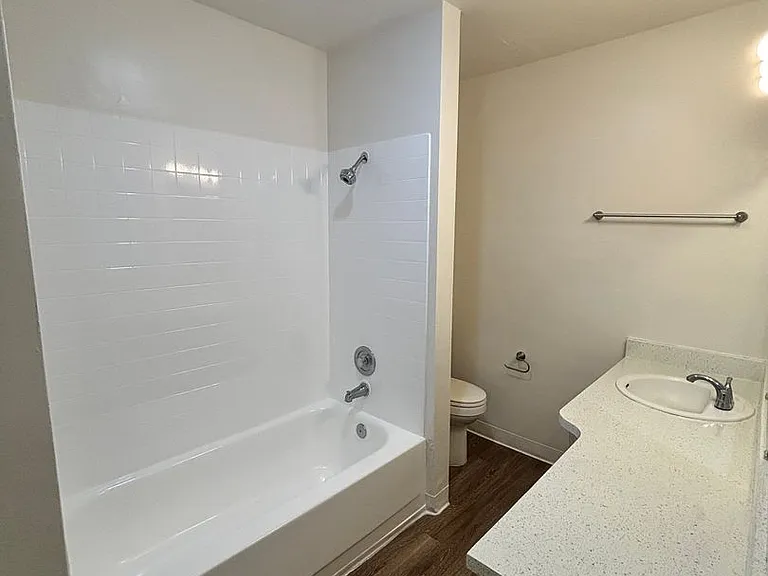 University Terrace Apartments — Photo 20