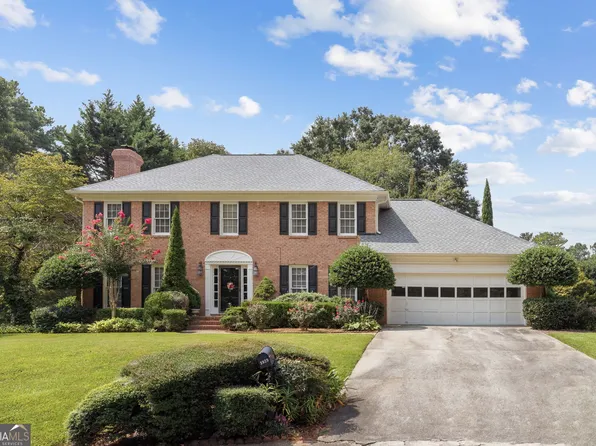 3929 Cotswold Dr, Lilburn, GA 30047