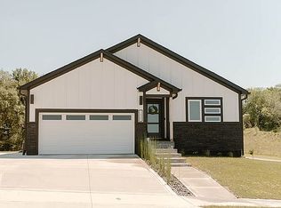 1409 Capital View Dr, Pleasant Hill, IA 50327