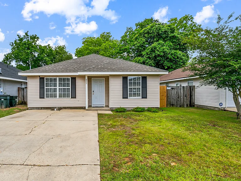 8407 Jarmen Ln — Photo 1