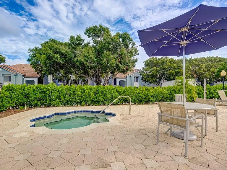 Royal St. George at the Villages Apartment Homes — Photo 12