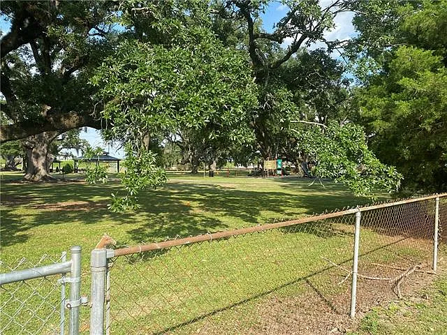 15 Helis Dr E — Photo 11