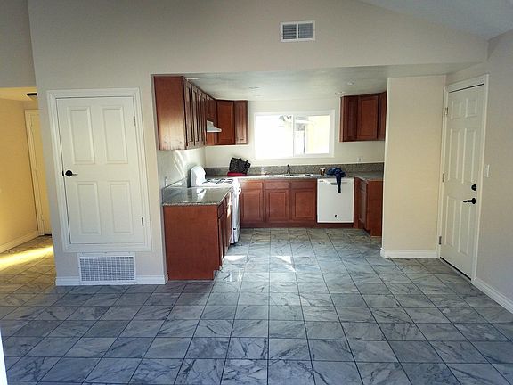 2nd image of 3559 W Savanna St