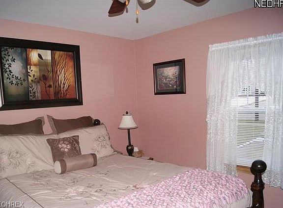 5th image of 609 Robinson Ave