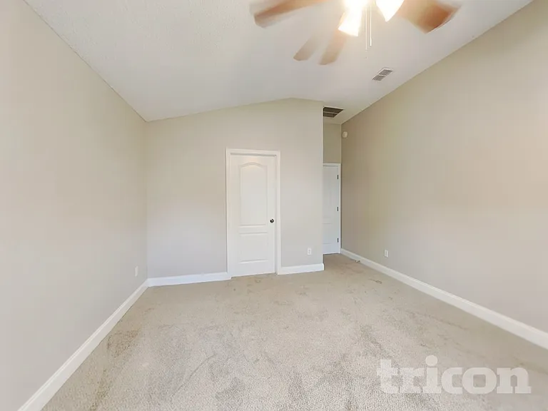 1105 Maple Ln — Photo 9