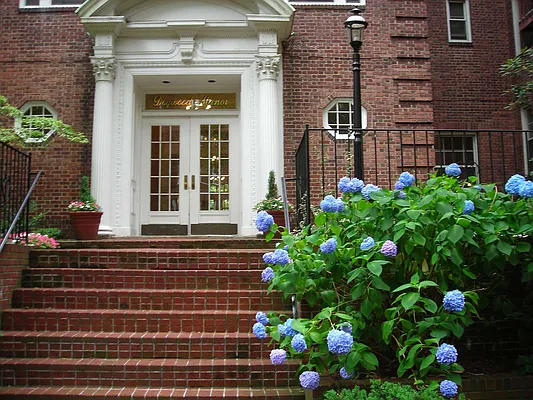 Sold by Landmarc Group | media 27