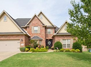 1901 N Candleshoe Dr, Fayetteville, AR 72701