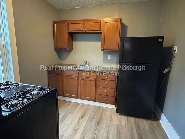 311 W Burgess St #1 — Photo 5