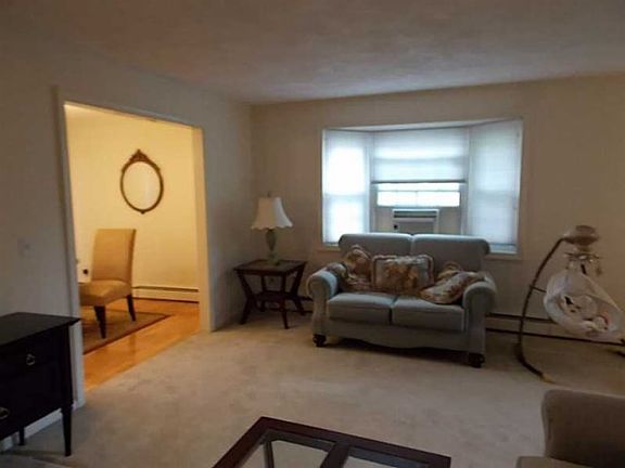5th image of 75 Wyndham Ave #75