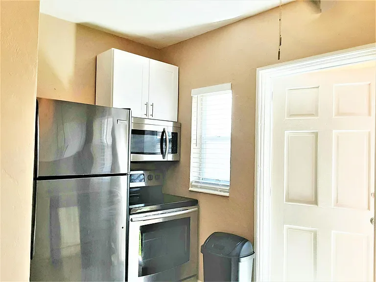 1736 Dewey St #B — Photo 8