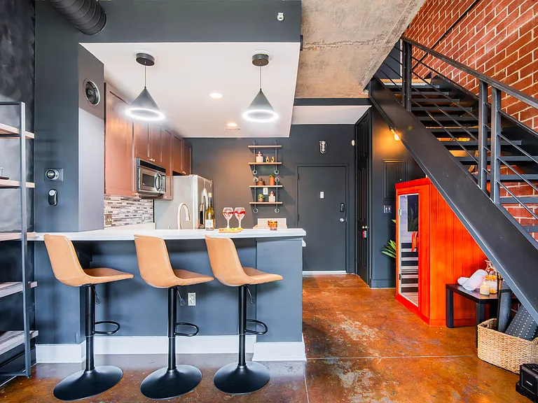 710 W Trade St #308 — Photo 4