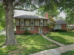 9207 Outlook Dr, Overland Park, KS 66207