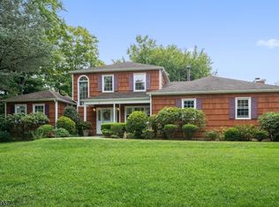 1 Old Stone Ln, Whippany, NJ 07981