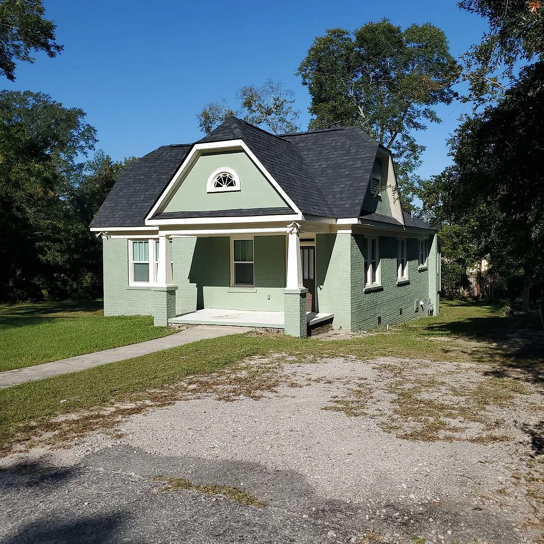 Charming 3-Bedroom Home on a Spacious Corner Lot Near Downtown Columbia! — Photo 3