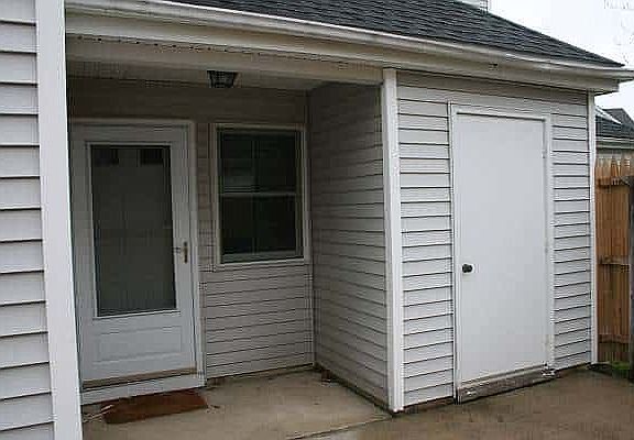 Entry & Storage Closet