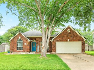 105 Plum Cir, Lake Jackson, TX 77566