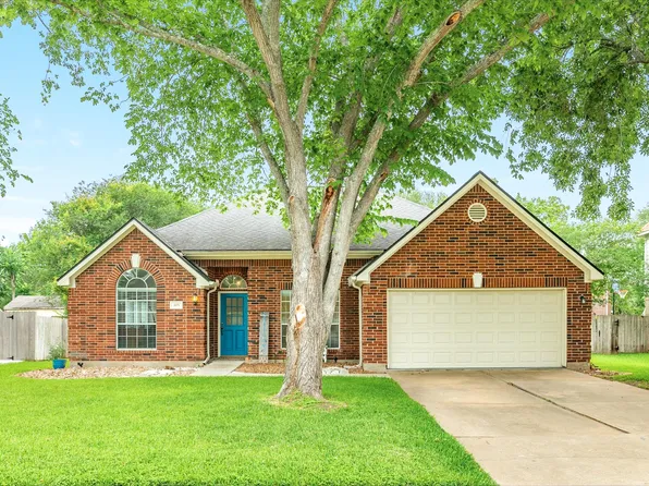 105 Plum Cir, Lake Jackson, TX 77566