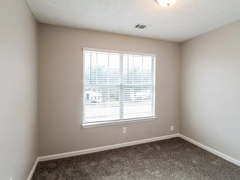 105 Cypress Dr — Photo 12