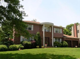 17 Quincy Ln, White Plains, NY 10605