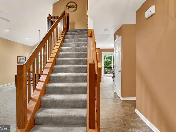 4th image of 6504 Carmen Ct