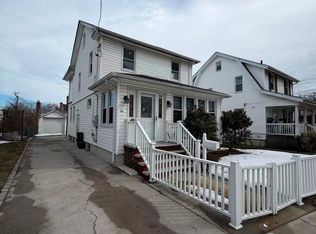 30 Herkomer St #PENTHOUSE, New Hyde Park, NY 11040