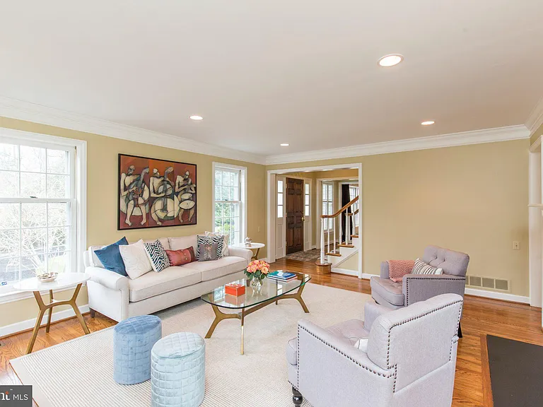 101 Woods Ln — Photo 7