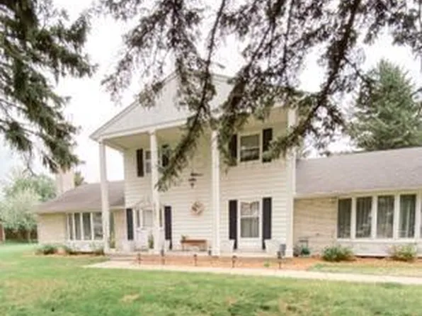 2491 Lilac Ln N, Fargo, ND 58102