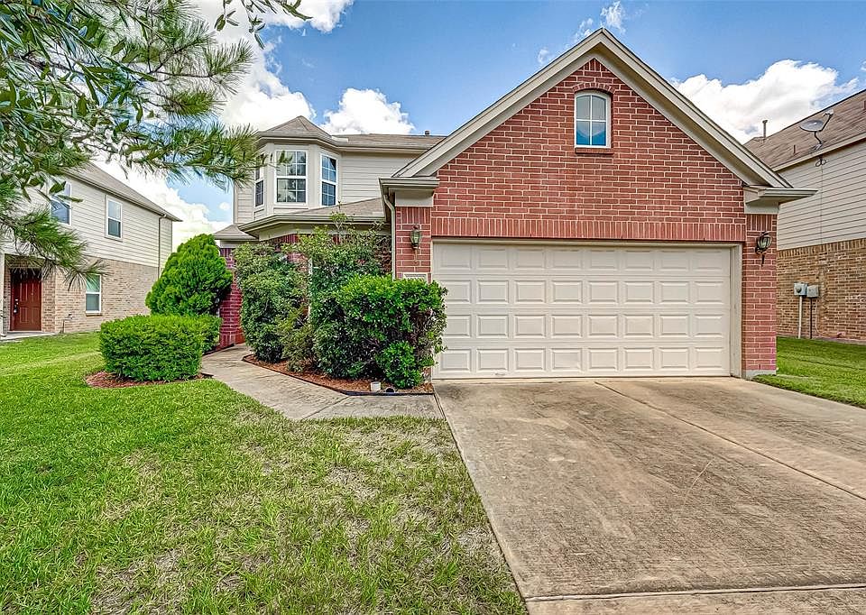 Welcome home to 10938 Taverns Crossing........