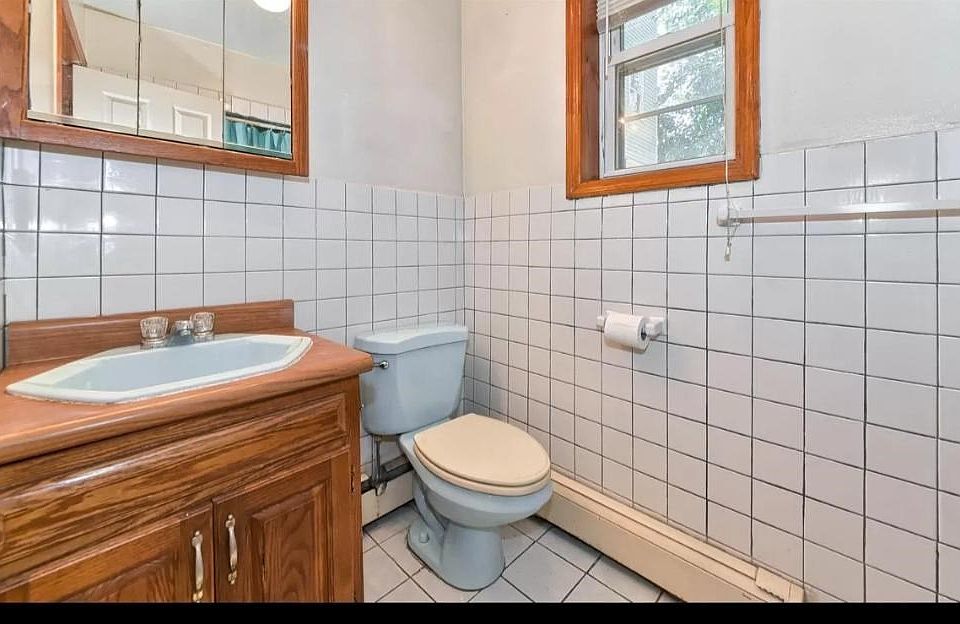 2nd image of 17 W 14th St #2