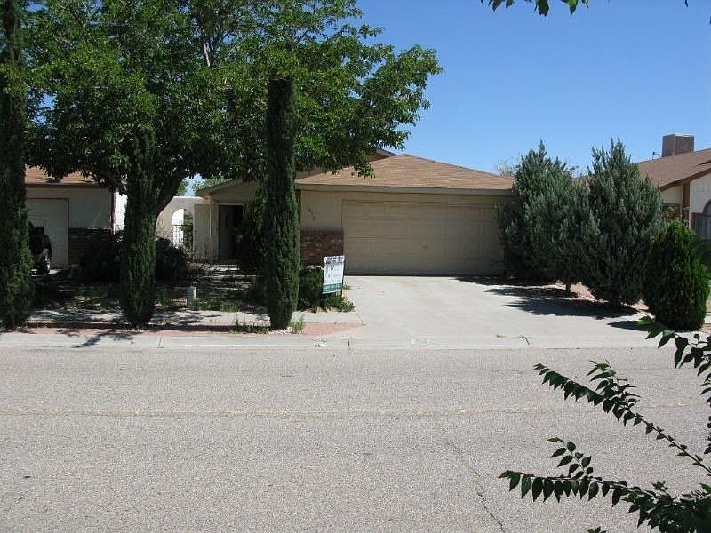 1st image of 872 Entrada Dr SW