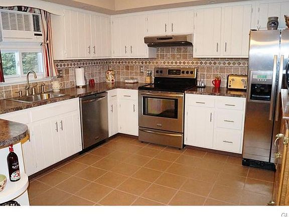2nd image of 619 E 9th St