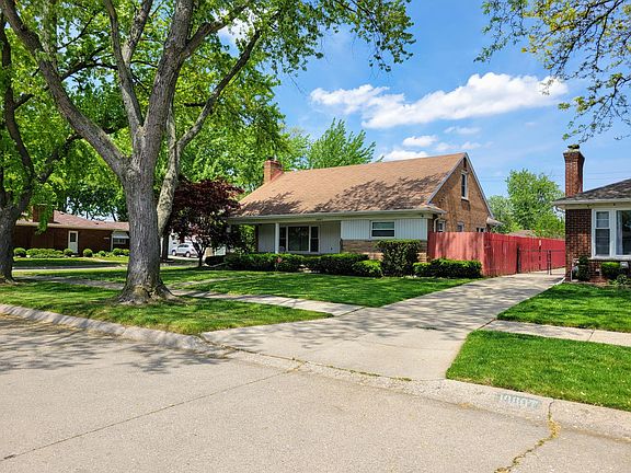 3rd image of 19801 Edmunton St